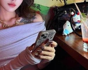 探索17免费吃瓜苹果版，体验不一样的吃瓜乐趣！
