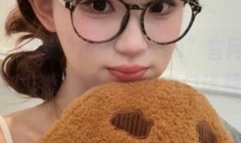 在“heiliao.su”官网，获取最新吃瓜新闻，分享热门话题吧